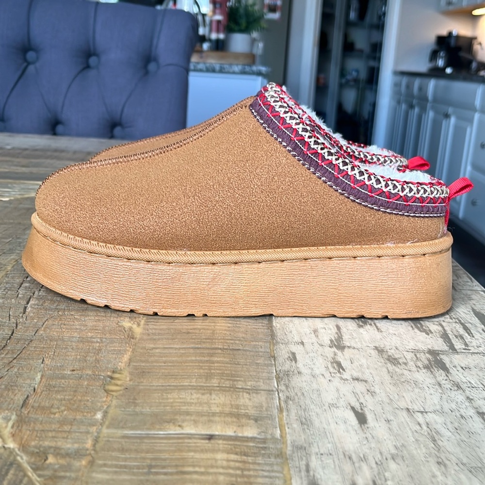 Faux fur slippers NWOT